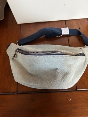 Light Blue Canvas Fanny Pack with Navy Zip - Men's Waist Bag